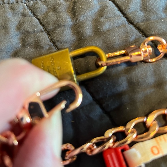 Authentic Louis Vuitton lock # 310.  Comes with 17” Rose gold chain. No key - Picture 10 of 11